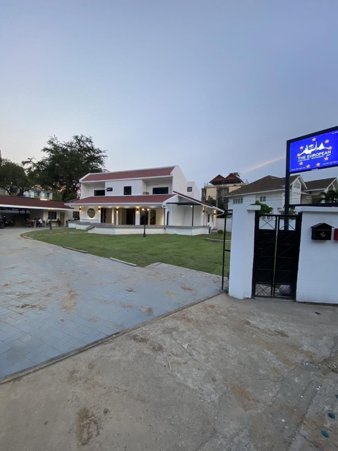 The European Chiang Mai Hotel Exterior photo